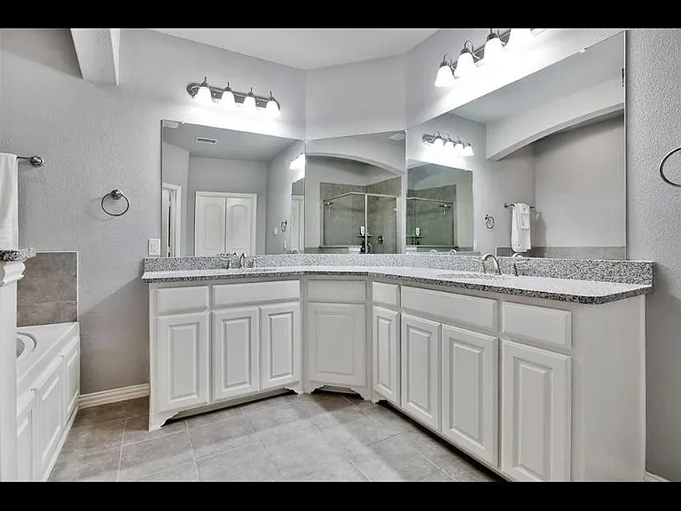 4225 Blackjack Oak Dr — Photo 15
