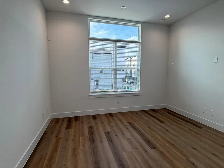 6733 Peerless St — Photo 10