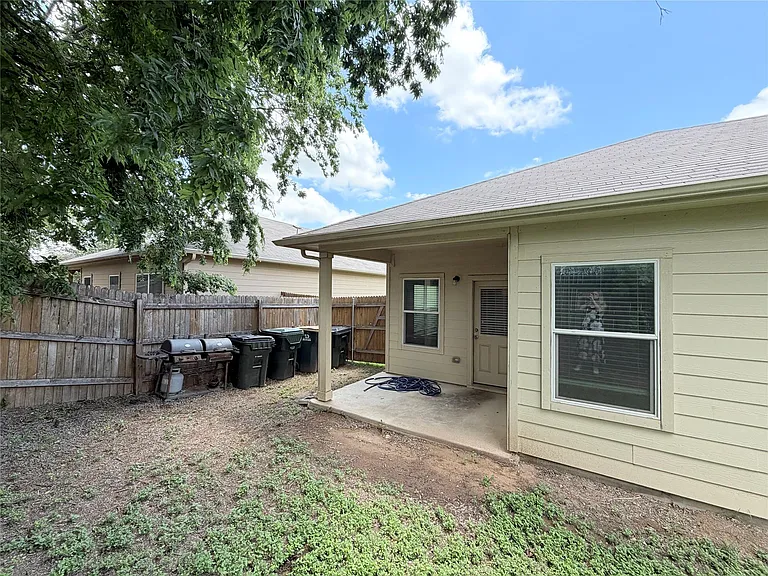 225 Cibolo Creek Dr — Photo 29