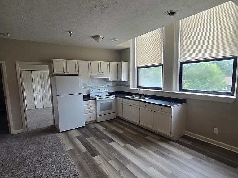 Come Home to Peterson Square Apartments — Photo 15