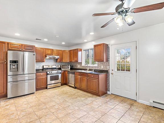 4th image of 415 Washington Ave