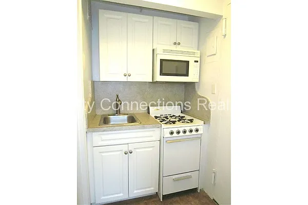 Rented by City Connections Realty | media 74