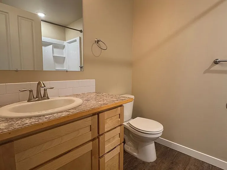 2241 N Airport Rd — Photo 17