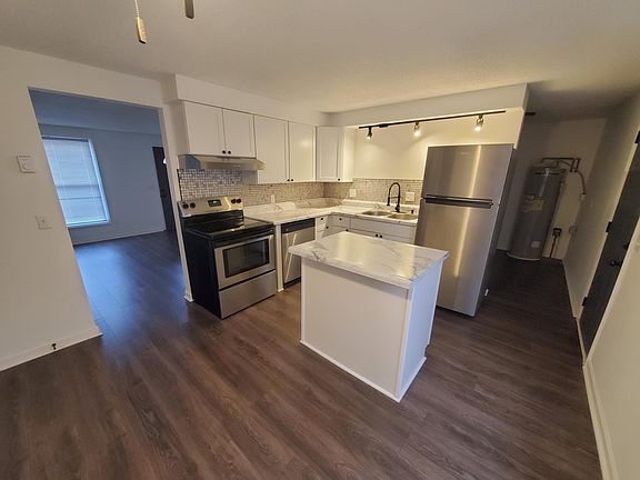 3rd image of 4607 Blum Dr