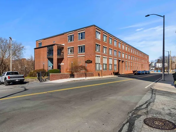 128 Warren St APT 15, Lowell, MA 01852