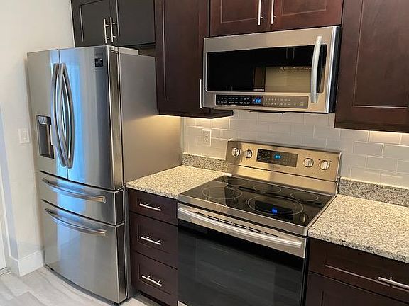 3rd image of 1842 Hollenbeck Dr #1842