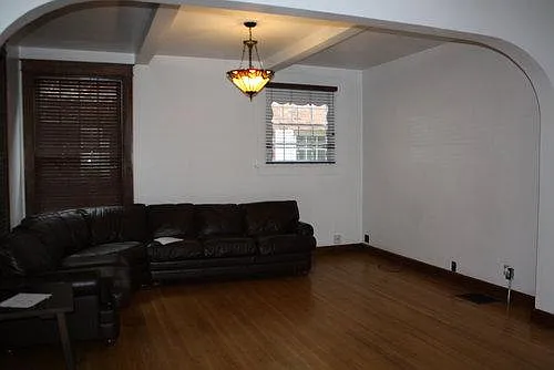 5 bed, 3256 sqft, $7,350 — Photo 2