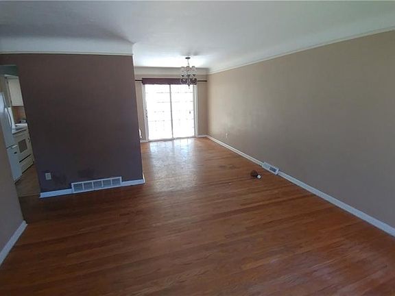 4th image of 24243 Palm Dr