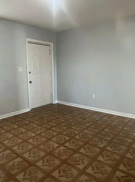 3 bed, 1.0 bath, 4256 sqft, $1,875 — Photo 3
