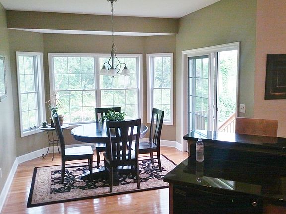 Eat-in Kitchen