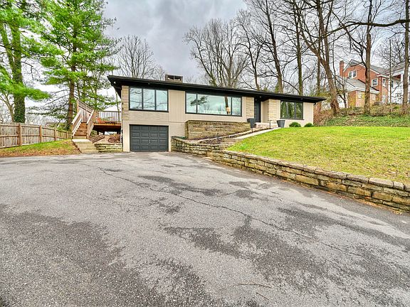 3rd image of 1083 Montague Rd