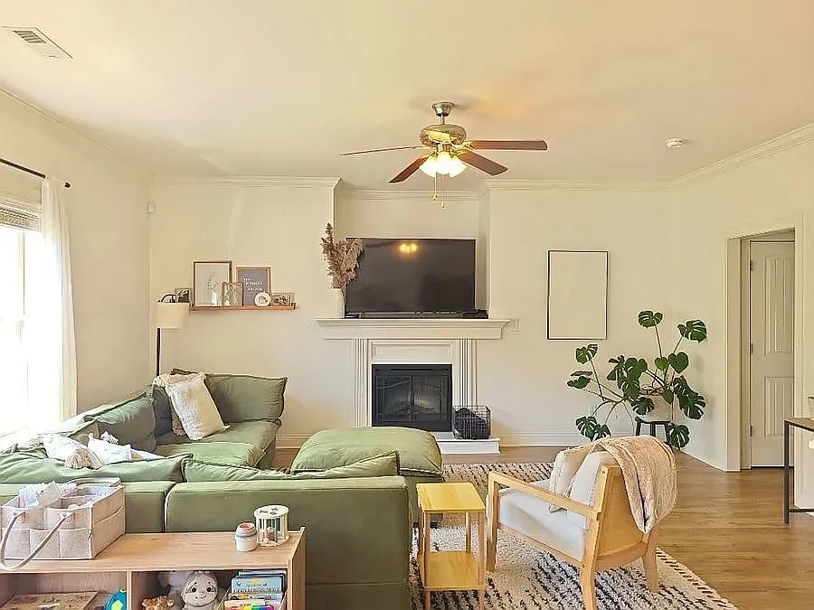 4 bed, 2.5 bath, 1972 sqft, $2,250 — Photo 2