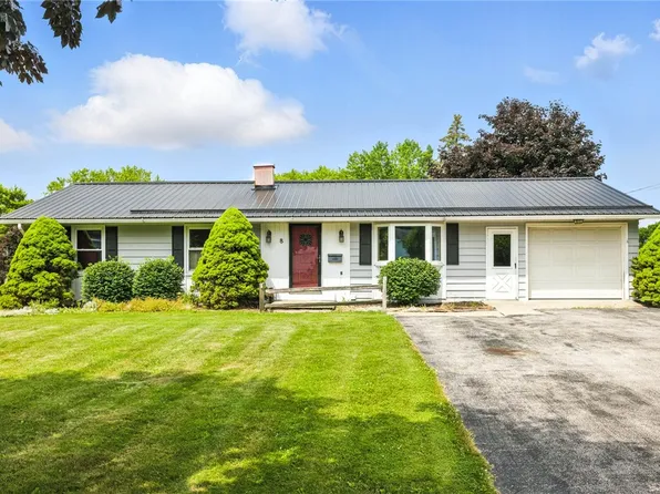 8 Washington Ave, Le Roy, NY 14482