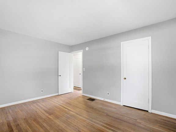 4th image of 3267 Walmar Dr