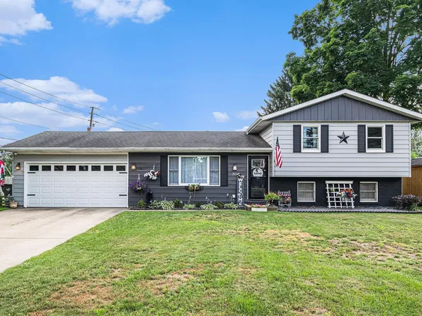 203 Southern Cross Dr, Middlebury, IN 46540