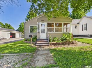 551 3rd St, Lincoln, IL 62656