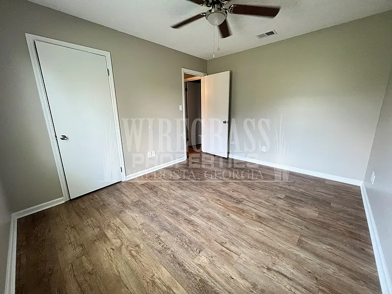 3621 Hillway Dr — Photo 12