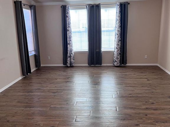 5th image of 606 Rackler St