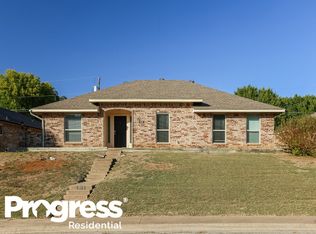 319 Meadow Creek Dr, Duncanville, TX 75137