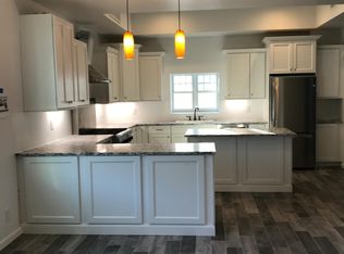 10 Division St, Farmingdale, NY 11735
