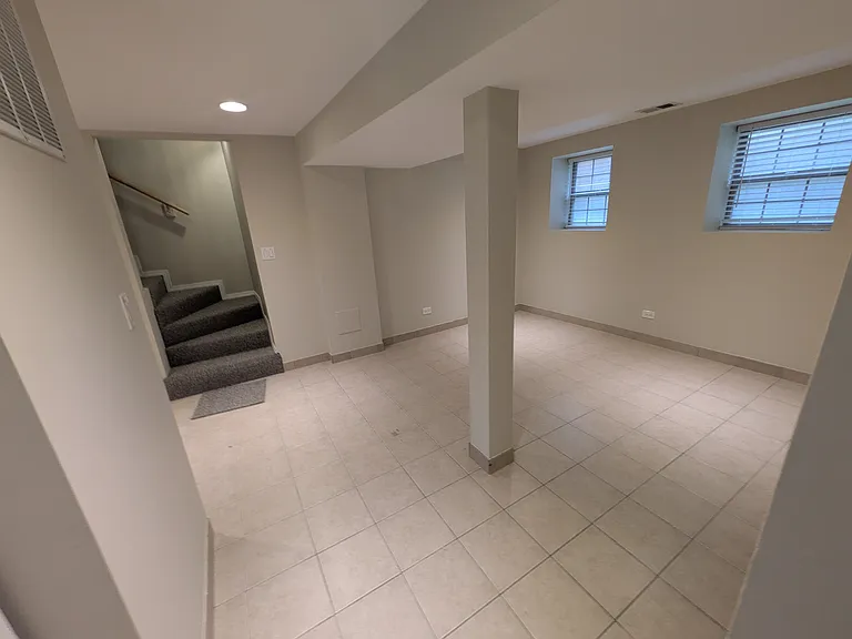4321 1/2 N Tripp Ave #1W — Photo 10