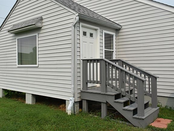 5th image of 15 Moyer Ave