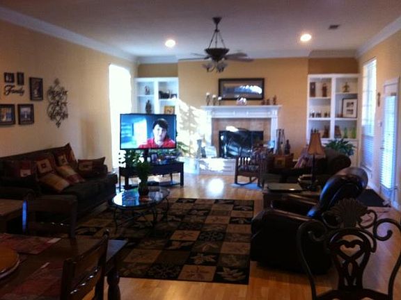 5th image of 1608 Twin Oaks Dr
