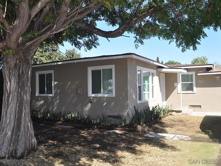 623 Prescott Ave — Photo 1
