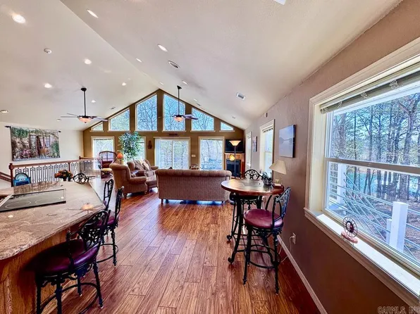 135 Wilshire Dr, Fairfield Bay, AR 72088