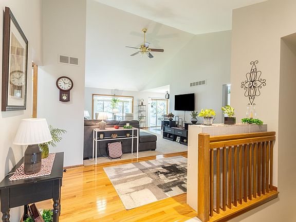 3rd image of 15341 Pebble Pointe Dr