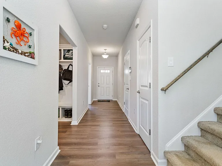 121 Bellflower Ln — Photo 4