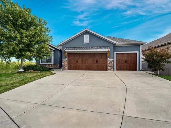 8311 Pickering St, Shawnee, KS 66227