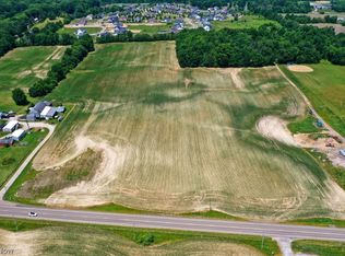 Edison St NE, Hartville, OH 44632