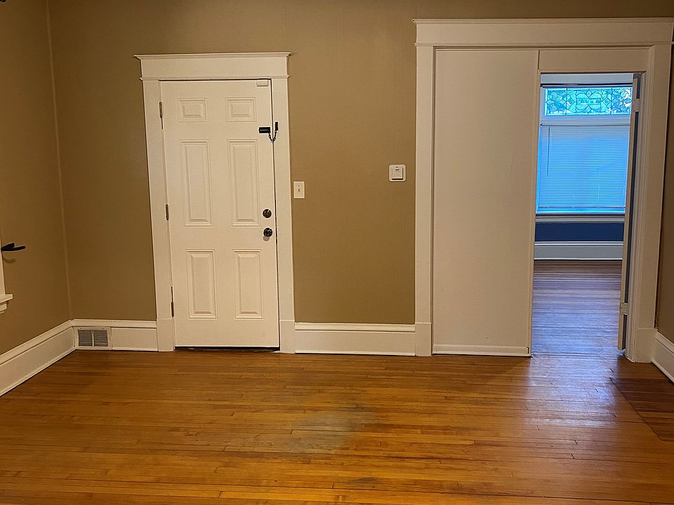 1st image of 715 Thomas Ave W