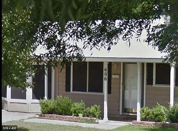 606 N Ector Dr — Photo 2