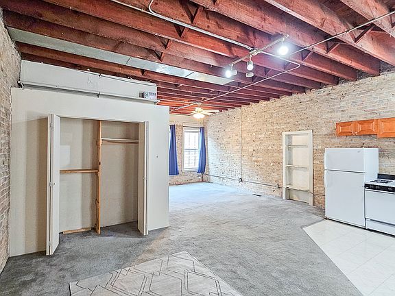 2nd image of 747 N Damen Ave APT 1R