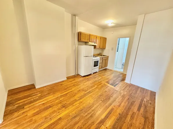 35 Carmine Street image 8 of 12