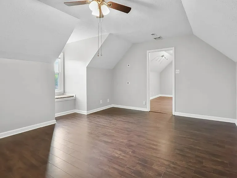 2301 Sherwood Hills Ct — Photo 30