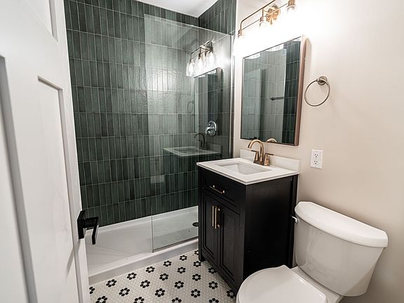 2nd image of 2600 E Kenwood Blvd #103