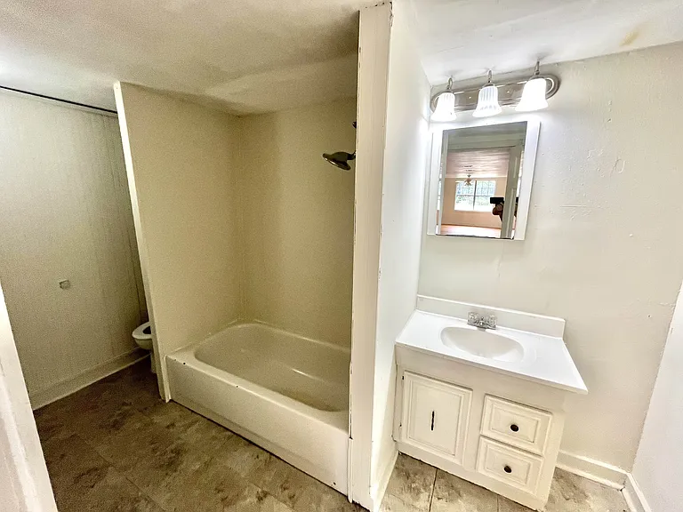 467 W Buchanan St — Photo 7