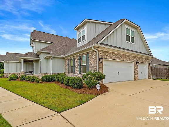 3rd image of 286 Hemlock Dr