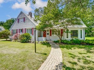 27 Avenell Ln, Cincinnati, OH 45218