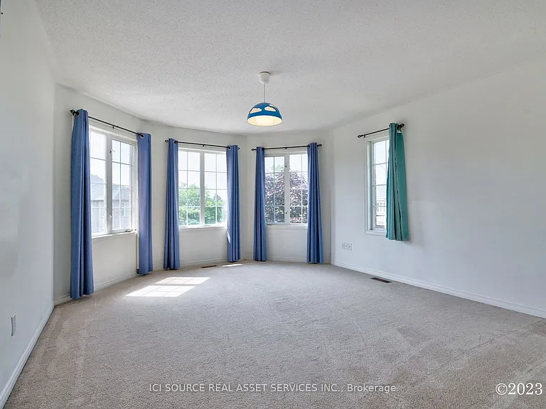 2 Waterton Cres — Photo 18
