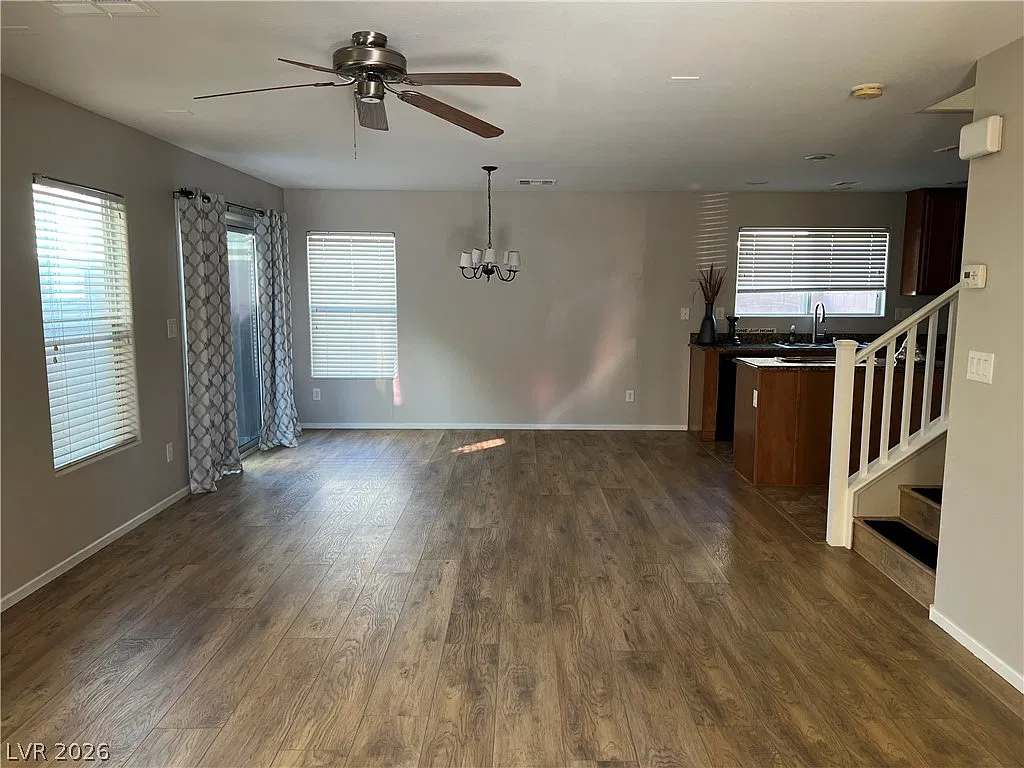 3 bed, 2.5 bath, 1301 sqft, $1,895 — Photo 2