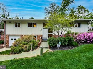 5809 Tanglewood Dr, Bethesda, MD 20817