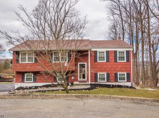 37 Bettino Dr, Ogdensburg, NJ 07439