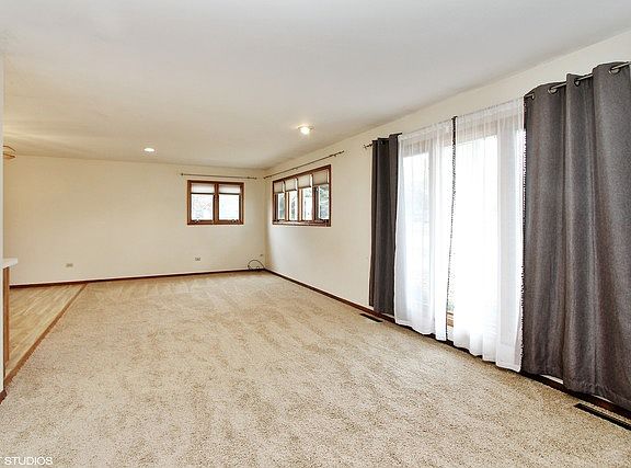 2nd image of 18541 W Woodland Ter