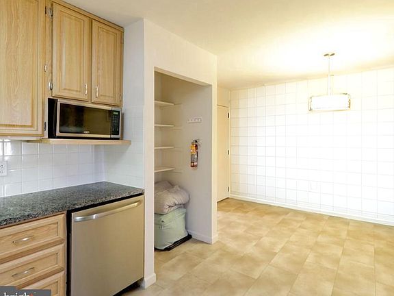 5th image of 123 Amblewood Way