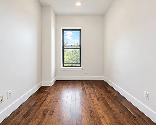 Bedroom, photo 1