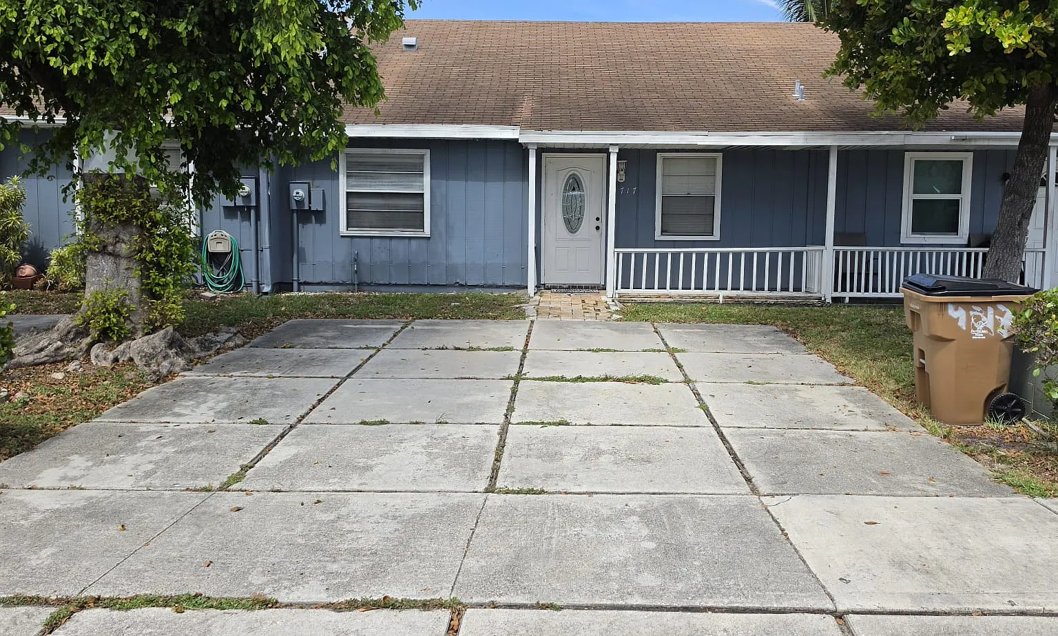 2 bed, 908 sqft, $2,400 — Photo 1